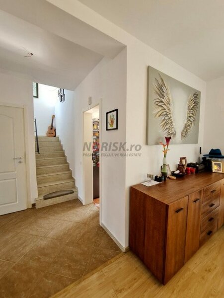 Vila 4 Camere, - Panouri Solare, Sistem Alarma si Gradina - Domnesti